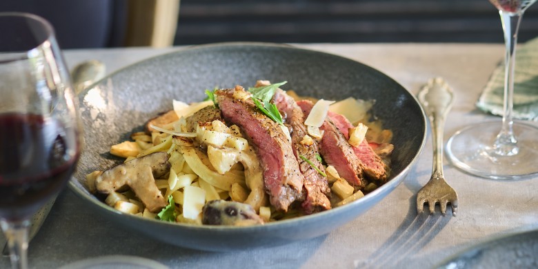 Pappardelle met paddenstoelen, knolselderij en ribeye 