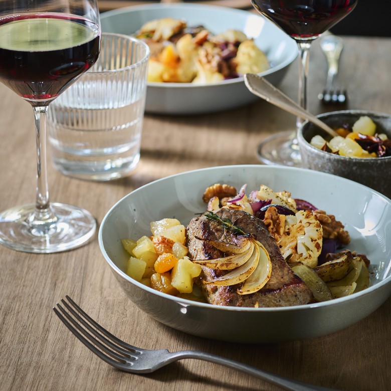 Biefstuk met balsamicojus, peren-abrikozenchutney en geroosterde bloemkool