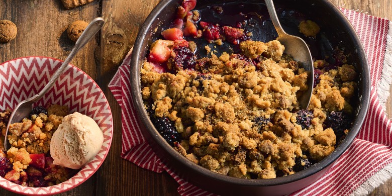 Speculaascrumble met appel en bramen