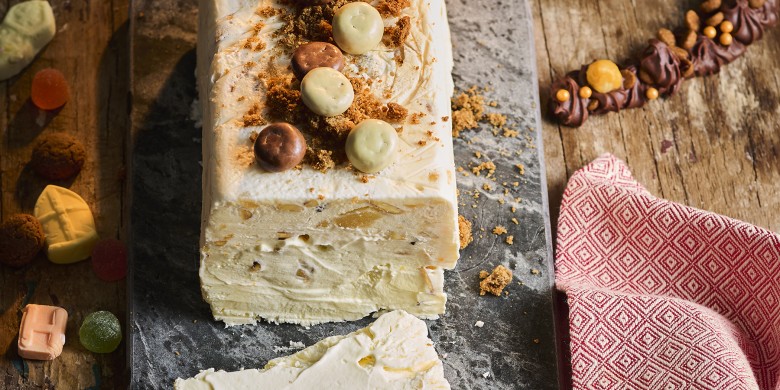 Amandelspijs-semifreddo