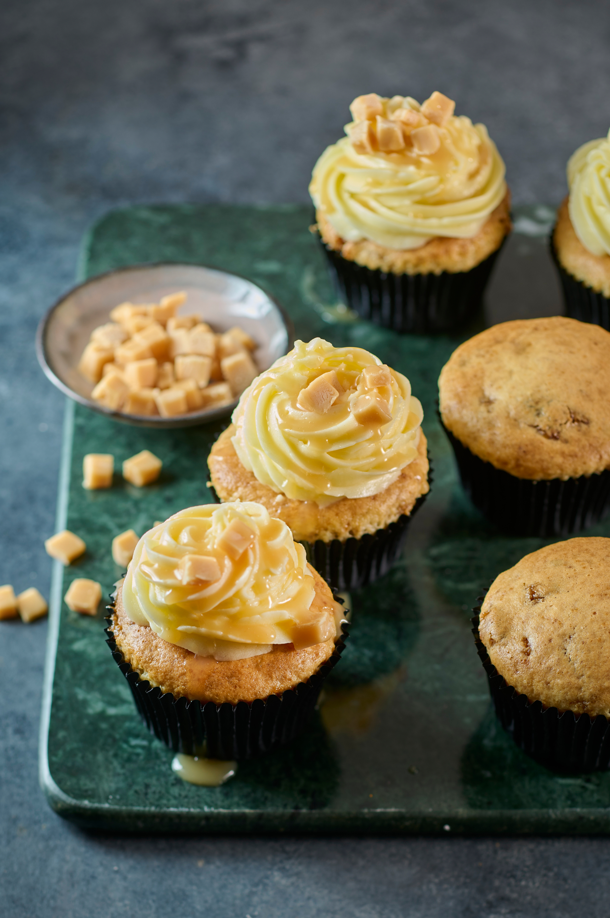 Stroopwafelmuffins met karamelsaus