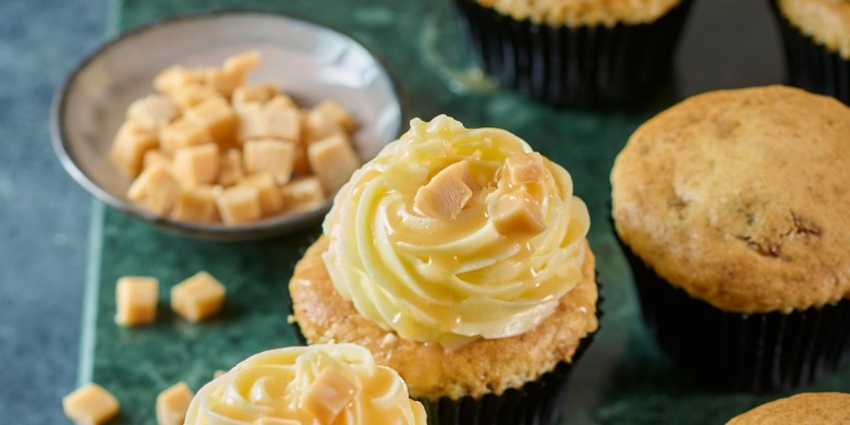 Stroopwafelmuffins met karamelsaus