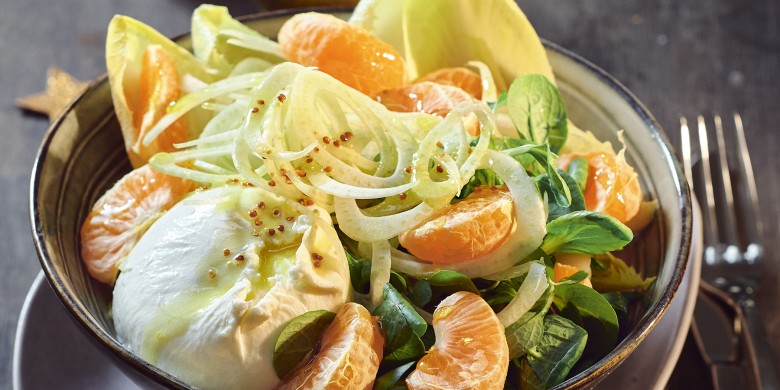 Mandarijn-witlofsalade met burrata
