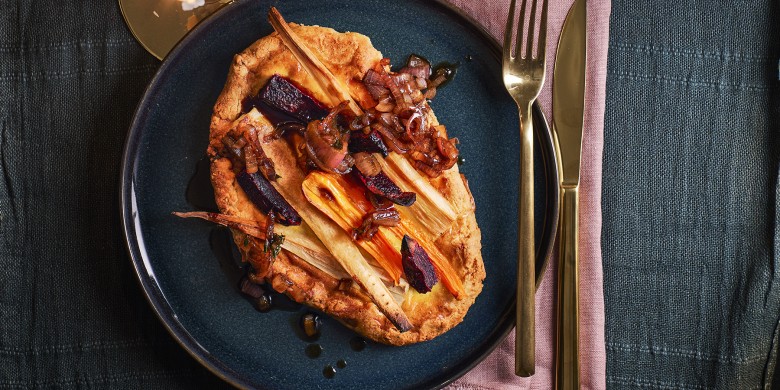 Amandelgalettes met geroosterde groenten en sjalottensaus - 