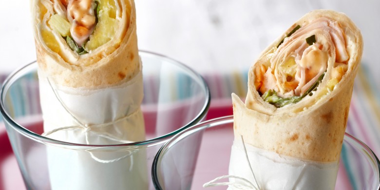 Kipwrap met honing-notendressing
