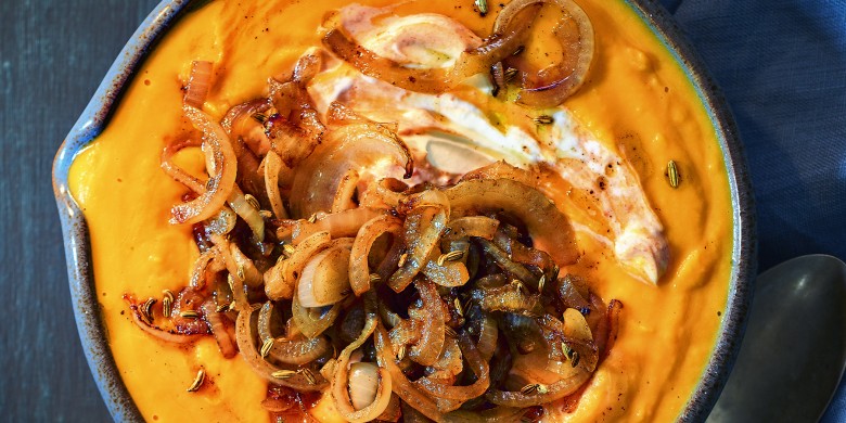 Pompoenpuree met harissa-yoghurt