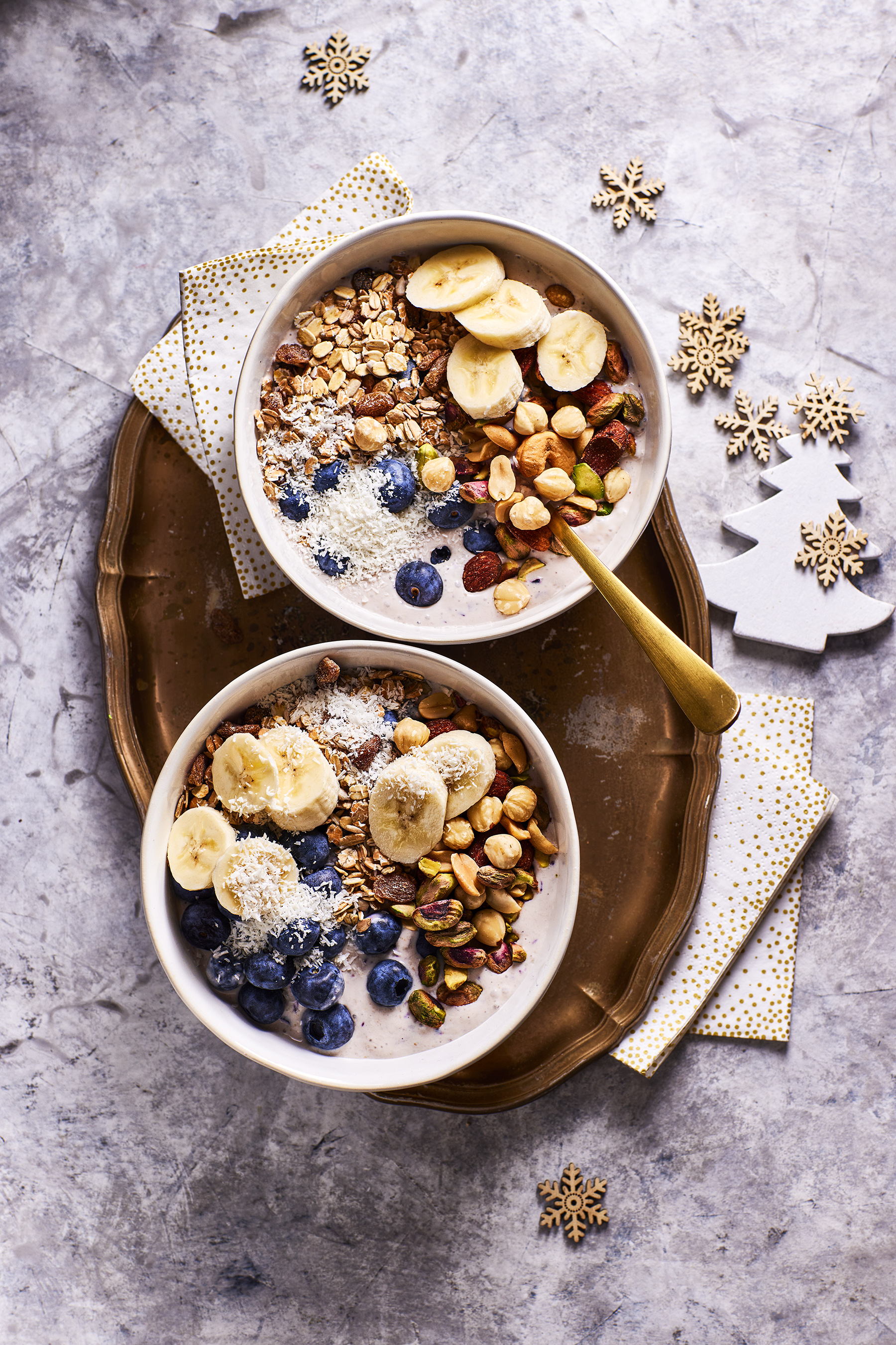 Smoothie bowl met banaan en blauwe bessen