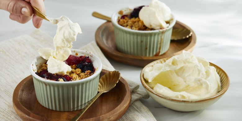 Warme fruitcrumble met crème fraîche