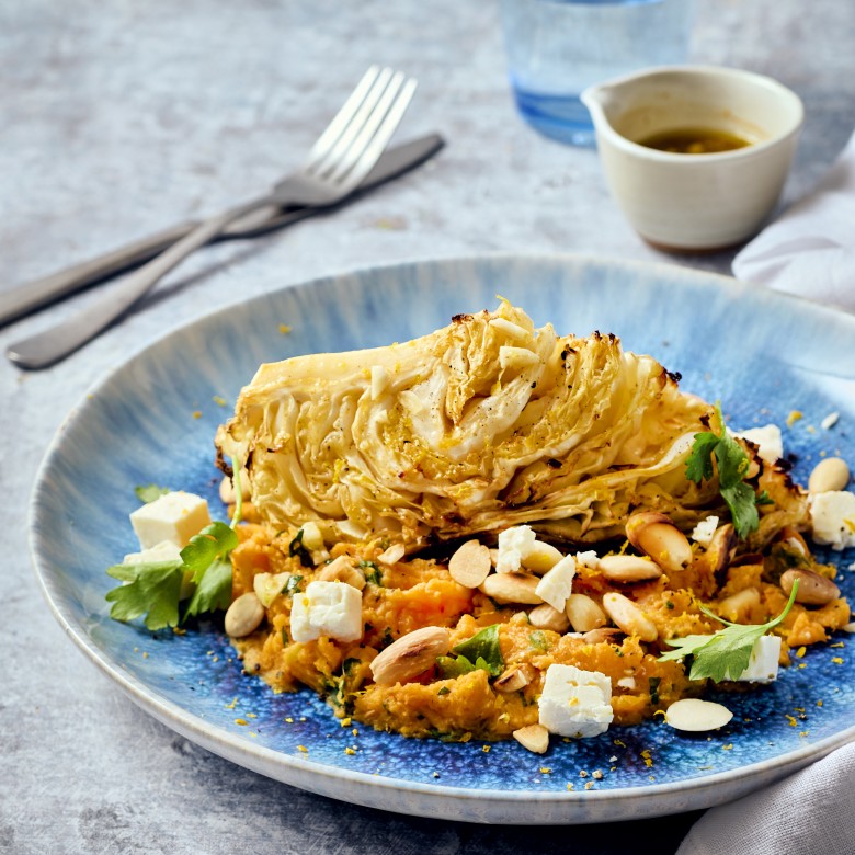 Geroosterde spitskool met zoete-aardappelpuree