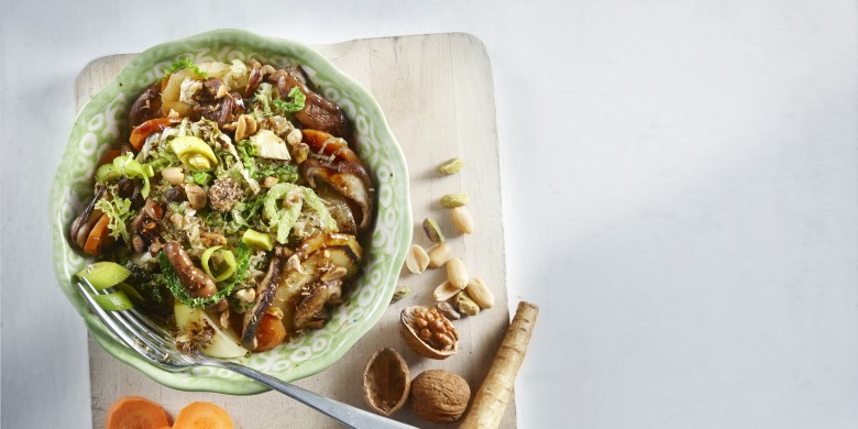 Knapperige wintergroenten met kokos-notencrunch