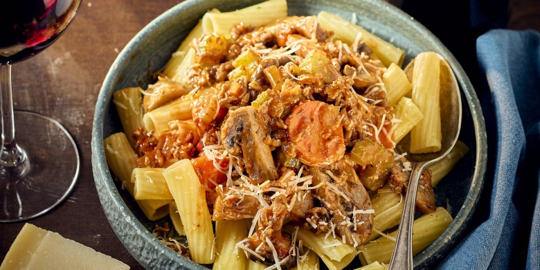 Rigatoni bolognese met paddenstoelen