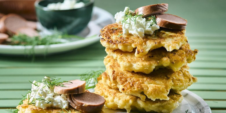 Zuurkoolrösti met hüttenkäse en vega-rookworst 