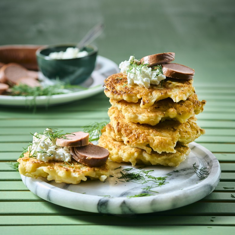 Zuurkoolrösti met hüttenkäse en vega-rookworst