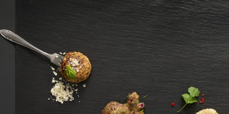 Kipgehaktballen met parmezaan en basilicum