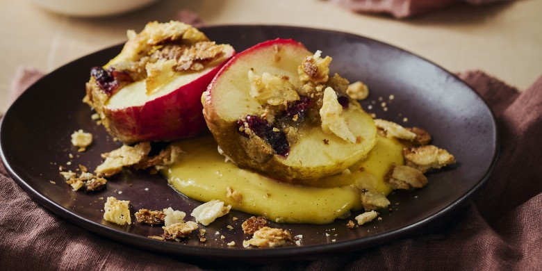 Gevuld appeltje met amandel­krokant en vanillecustard 