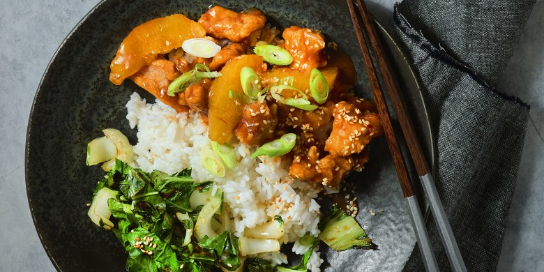 Sticky sinaasappelkip met sesam en paksoi