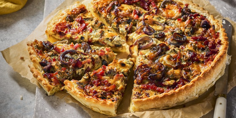 Uientaart met gorgonzola en spekjes 