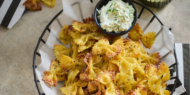 Pastachips met fetadip 
