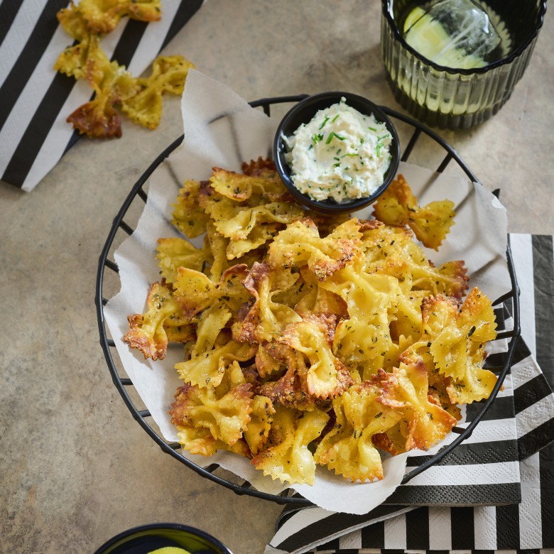 Pastachips met fetadip