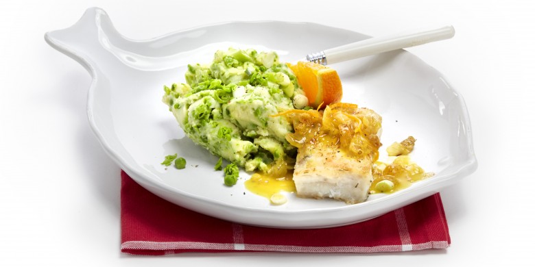 Koolvis met sinaasappel en rozijnen