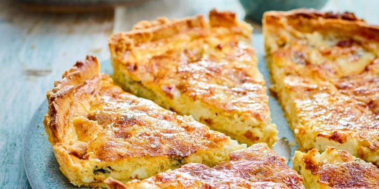 Driekazen-quiche met waldorfsalade 