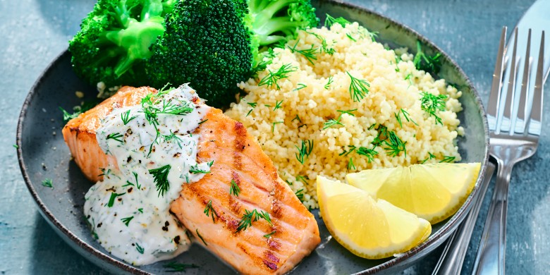 Gegrilde zalm met couscous en dille-yoghurt