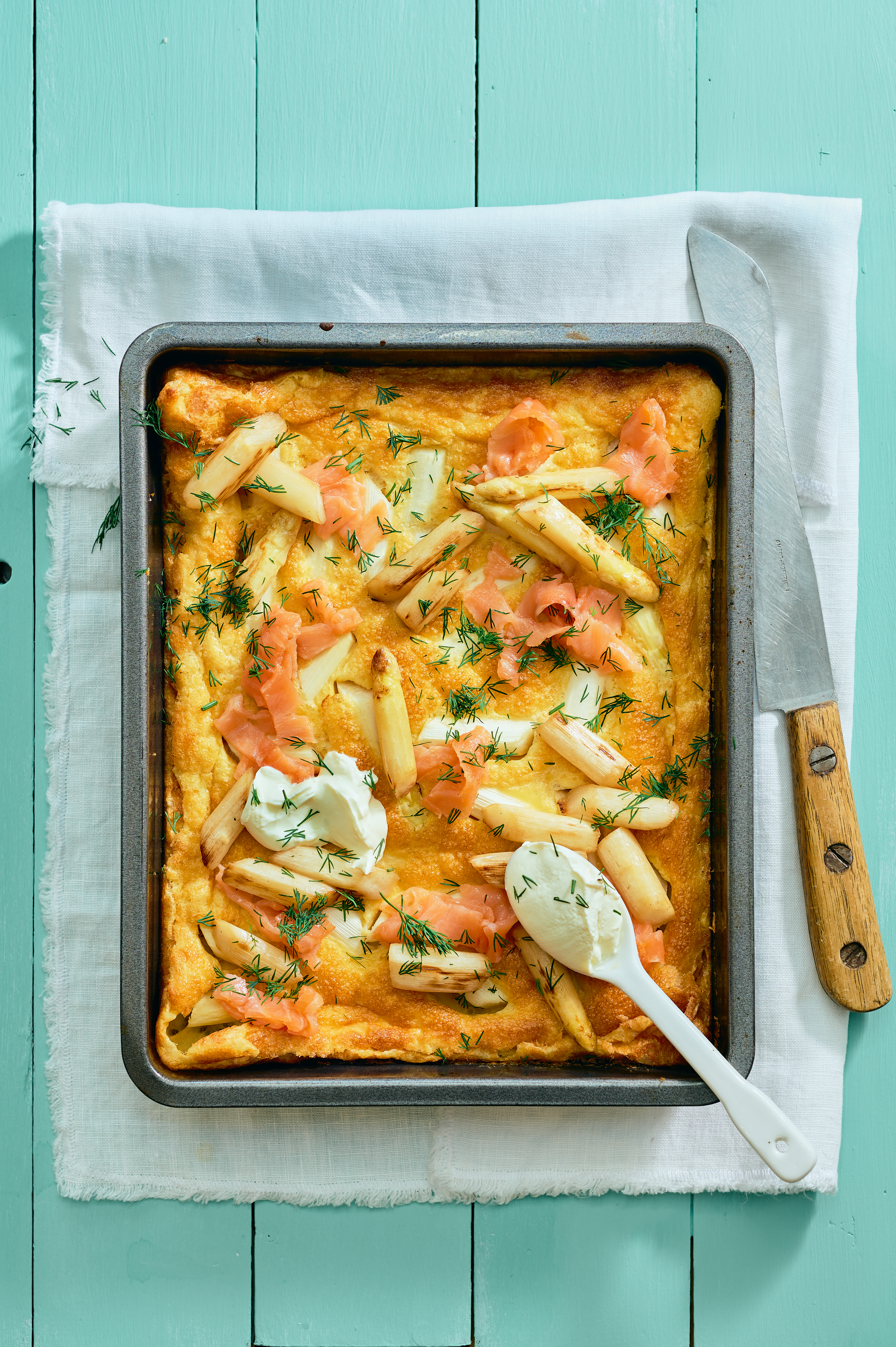 Dutch baby met asperges en gerookte zalm