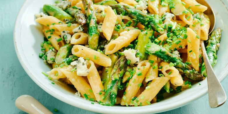 Pasta met asperges en roquefort