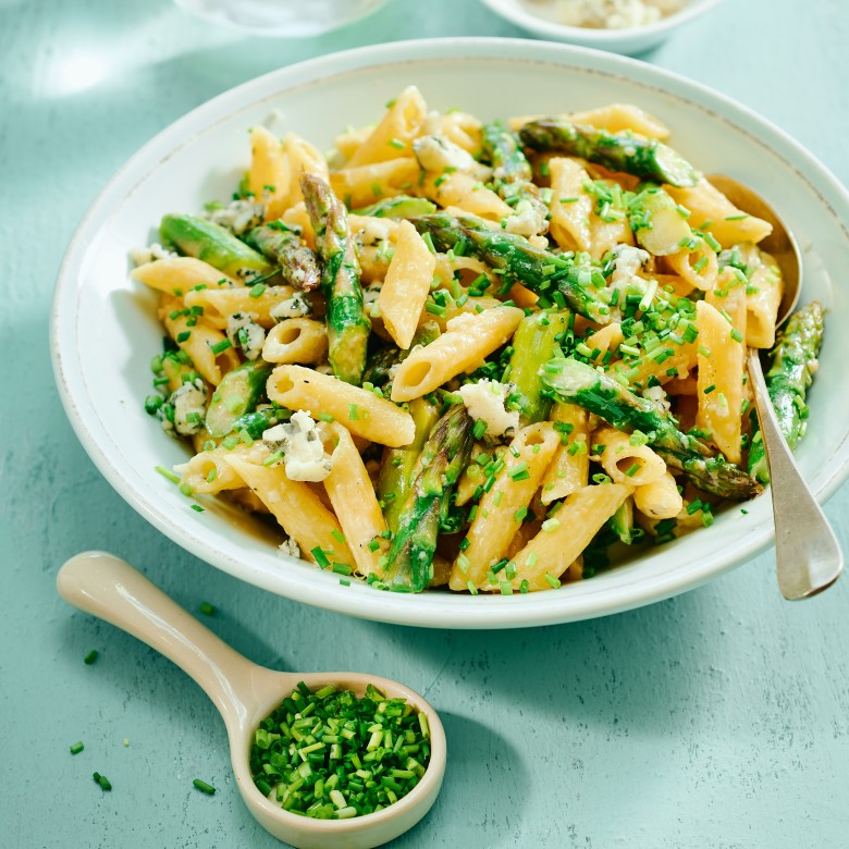 Pasta met asperges en roquefort