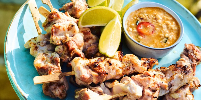 Kipsaté met pittige cashewsaus
