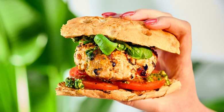 Italiaanse kipburger met focaccia
