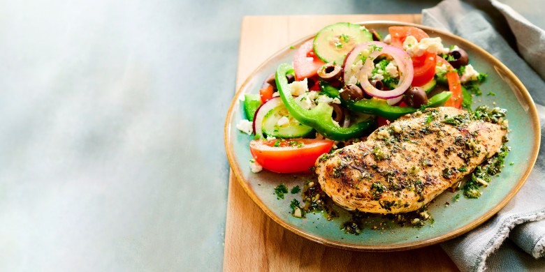 Gegrilde kipfilet met Griekse salade 