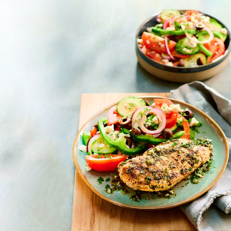 Gegrilde kipfilet met Griekse salade