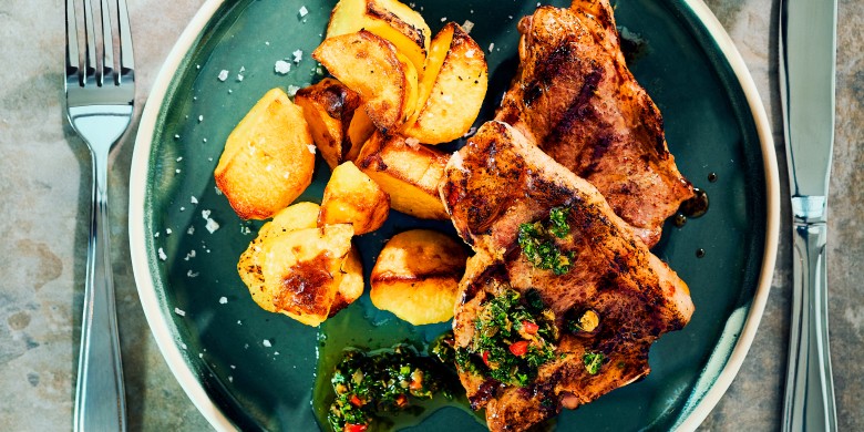 Gegrilde lamskoteletten met kappertjessalsa en geroosterde aardappels