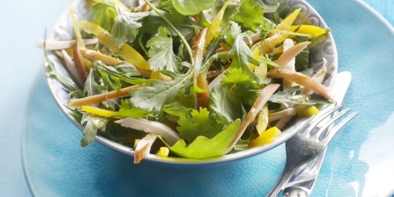 Kruidensalade met gerookte kip