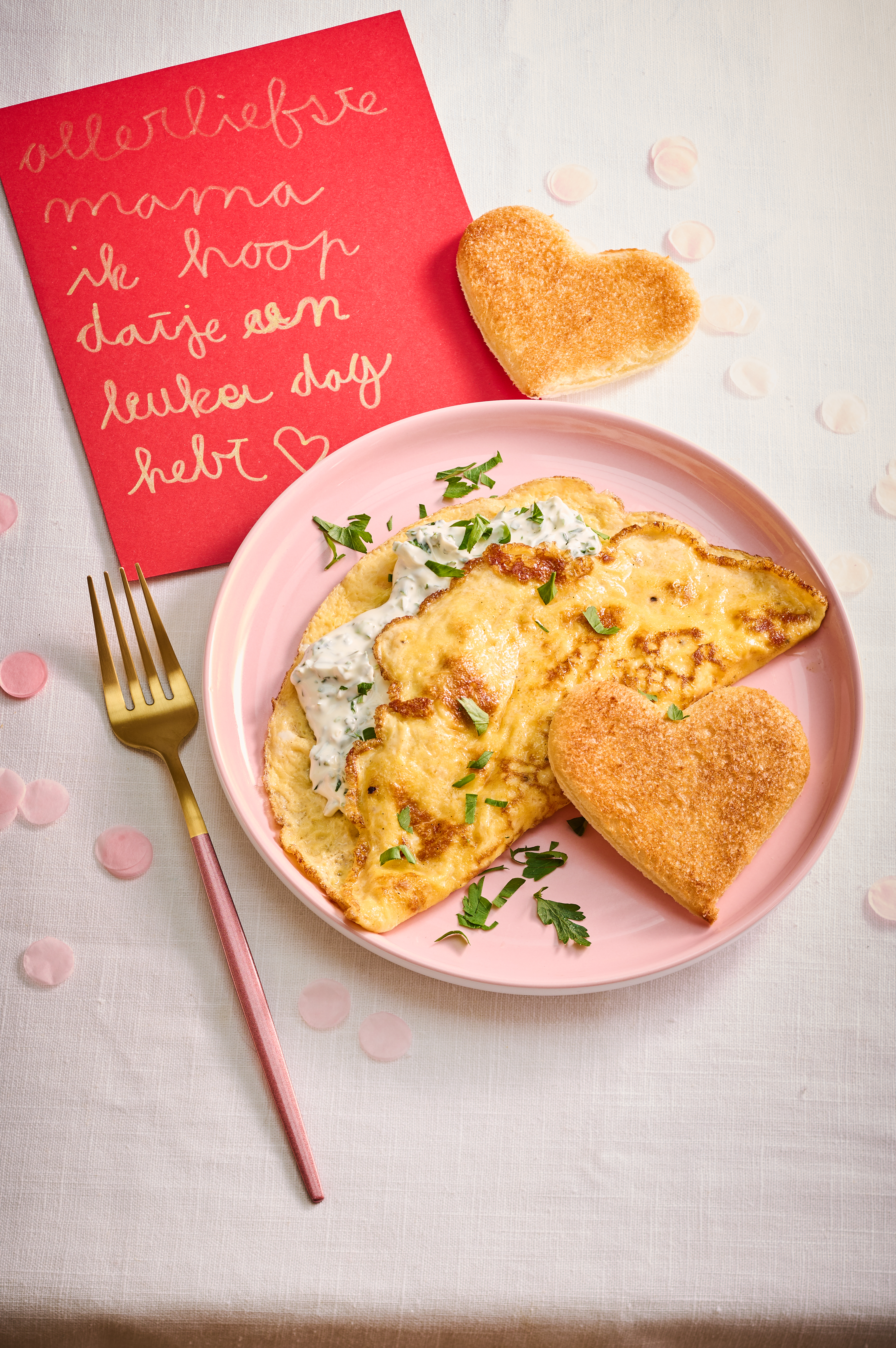 Omeletjes met roomkaas en hartentoast