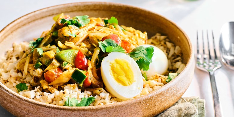 Gele curry met bloemkoolrijst en ei 