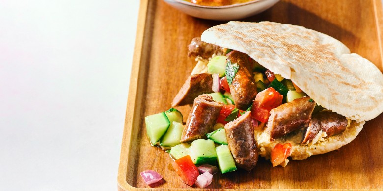 Runderworstjes met hummus en salade 