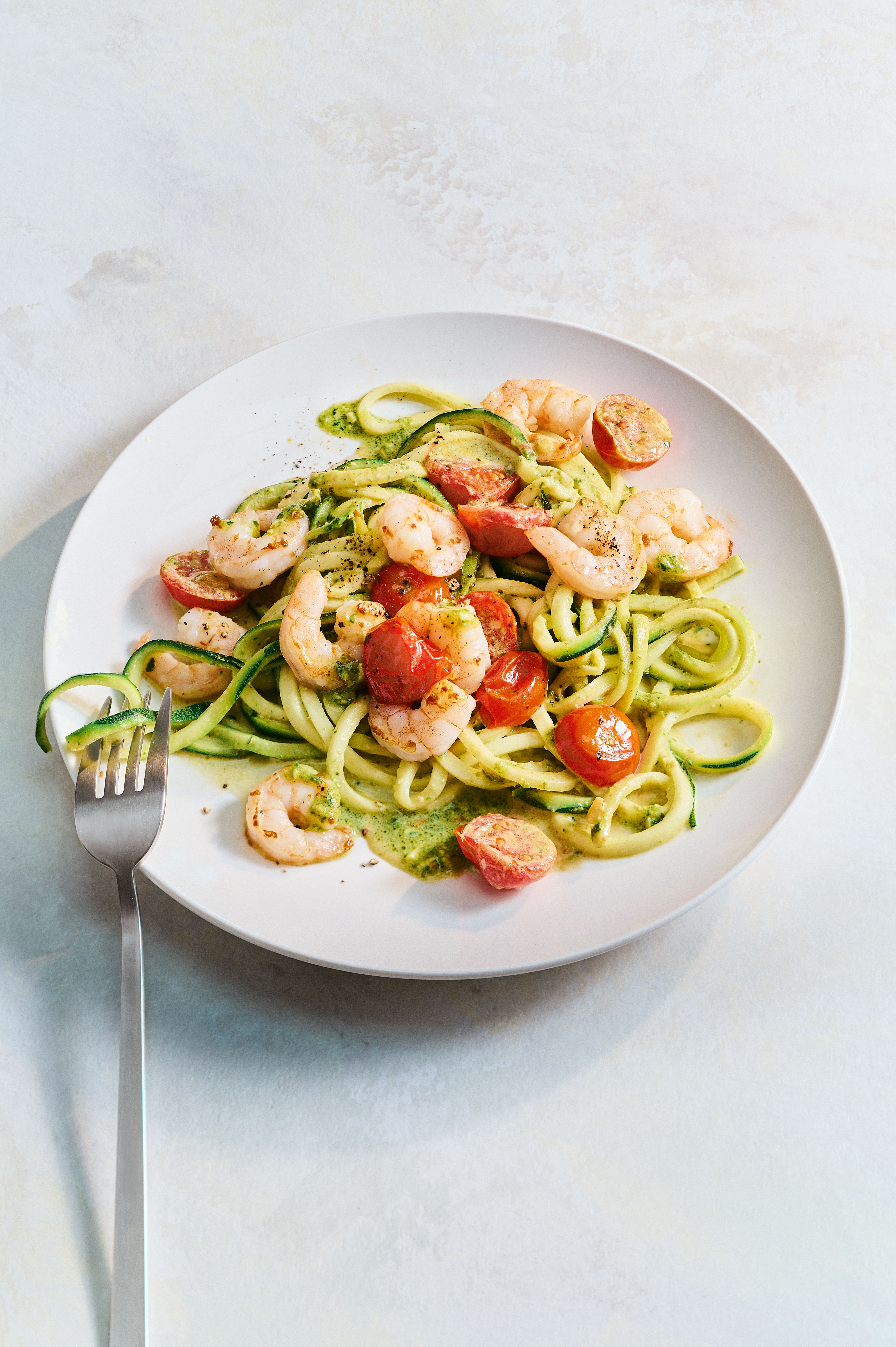 Courgetti met pesto en garnalen