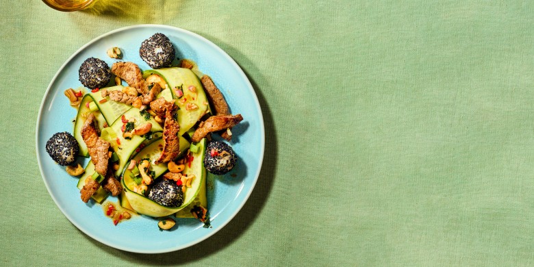 Geroosterde beefsalade met cashewnoten 