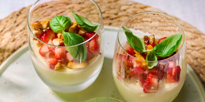 Basilicum-panna cotta met aardbei 