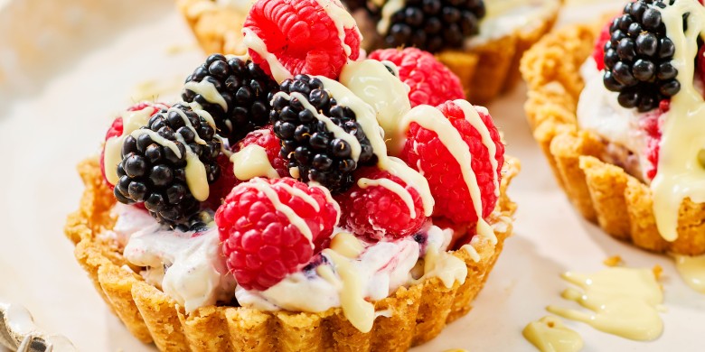 Frambozen-bramentaartjes met witte chocolade 