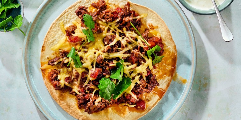 Tostada met gehakt, koriander en kaas 