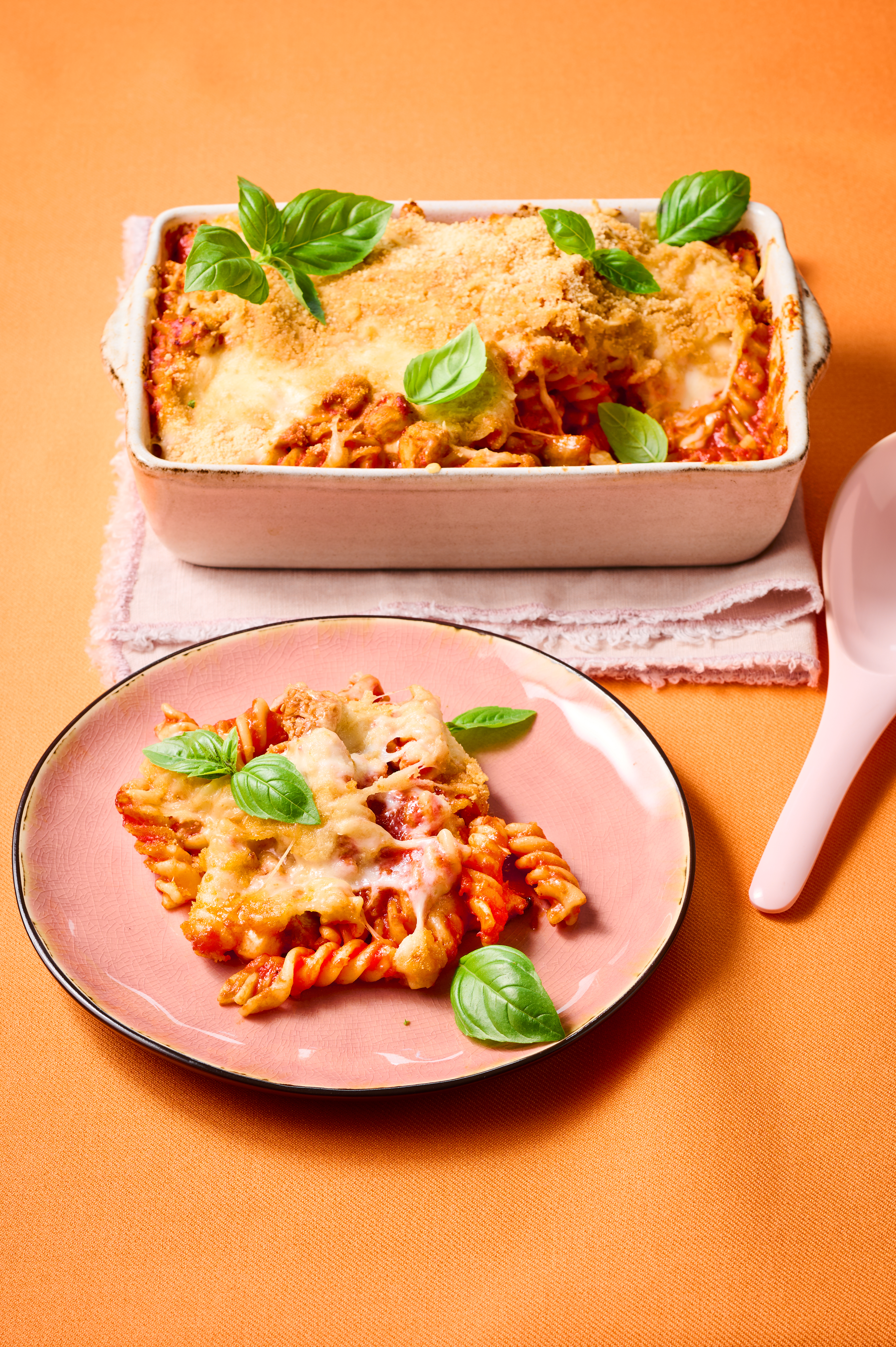 Pasta kip-parmezaan uit de oven