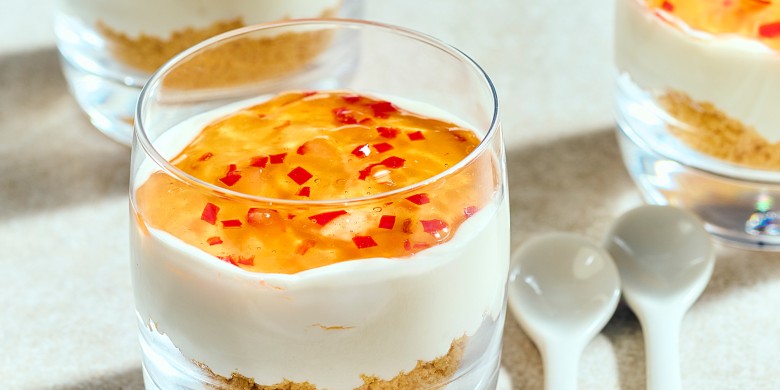 Snelle cheesecake cups met chili-jam 