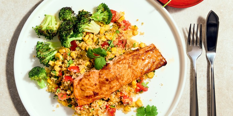 Gebakken harissa-zalm met broccoli en bulgur 