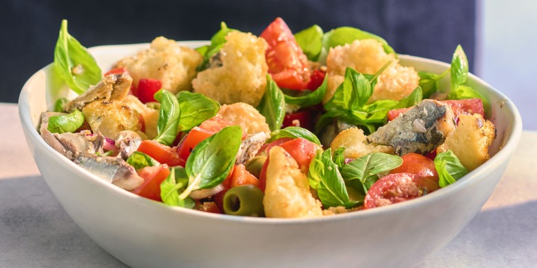 Panzanella met sardientjes en olijven 