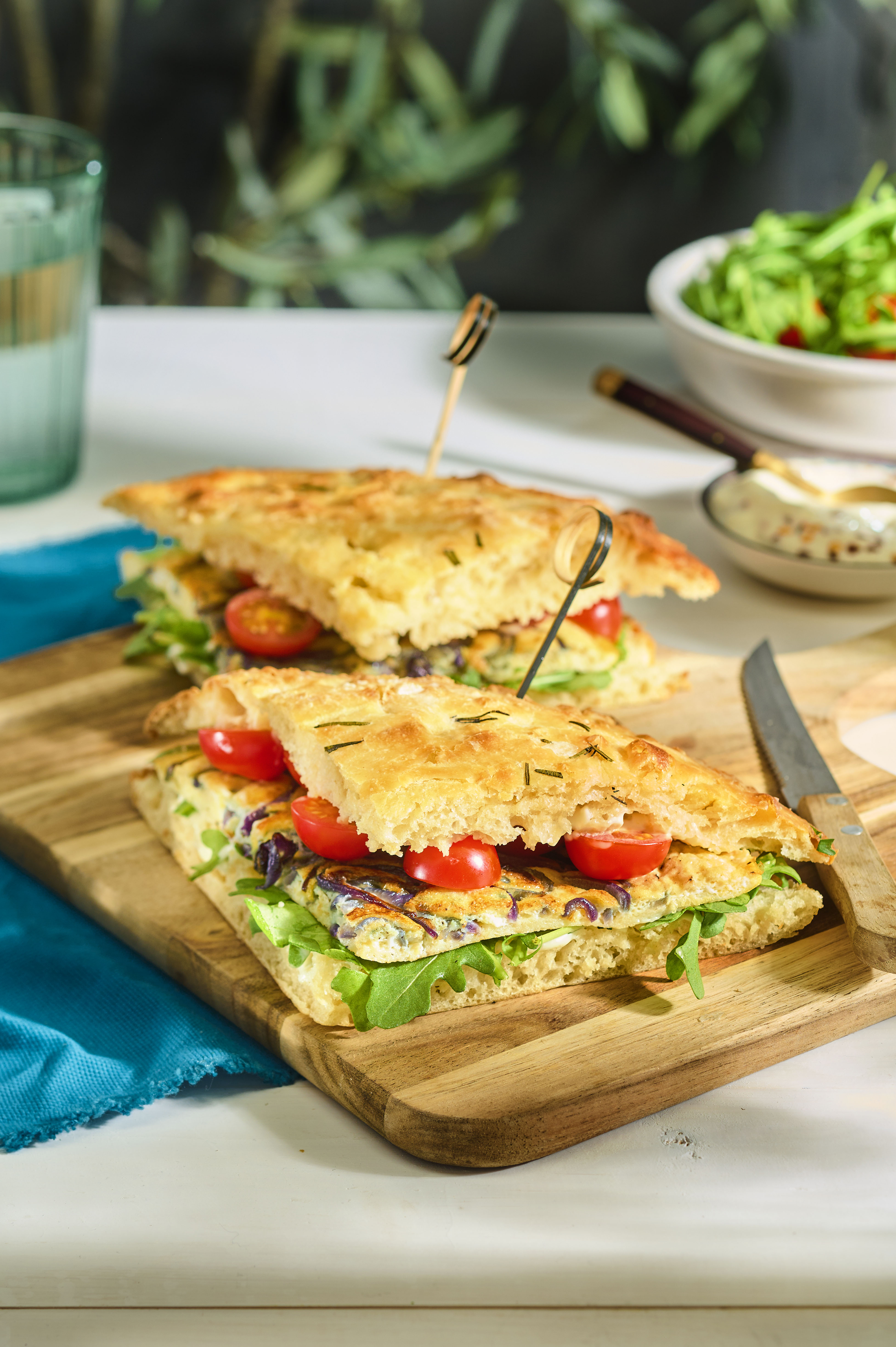 Club focaccia met uien-omelet