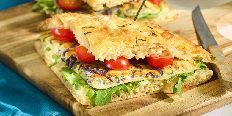 Club focaccia met uien-omelet 