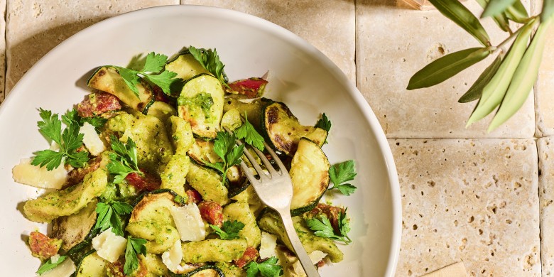 Gnocchetti pasta met amandelpesto en courgette 